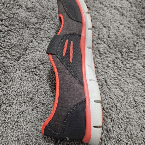 Sketchers Slip On Women's Shoes 👞 - Picture 5 of 6